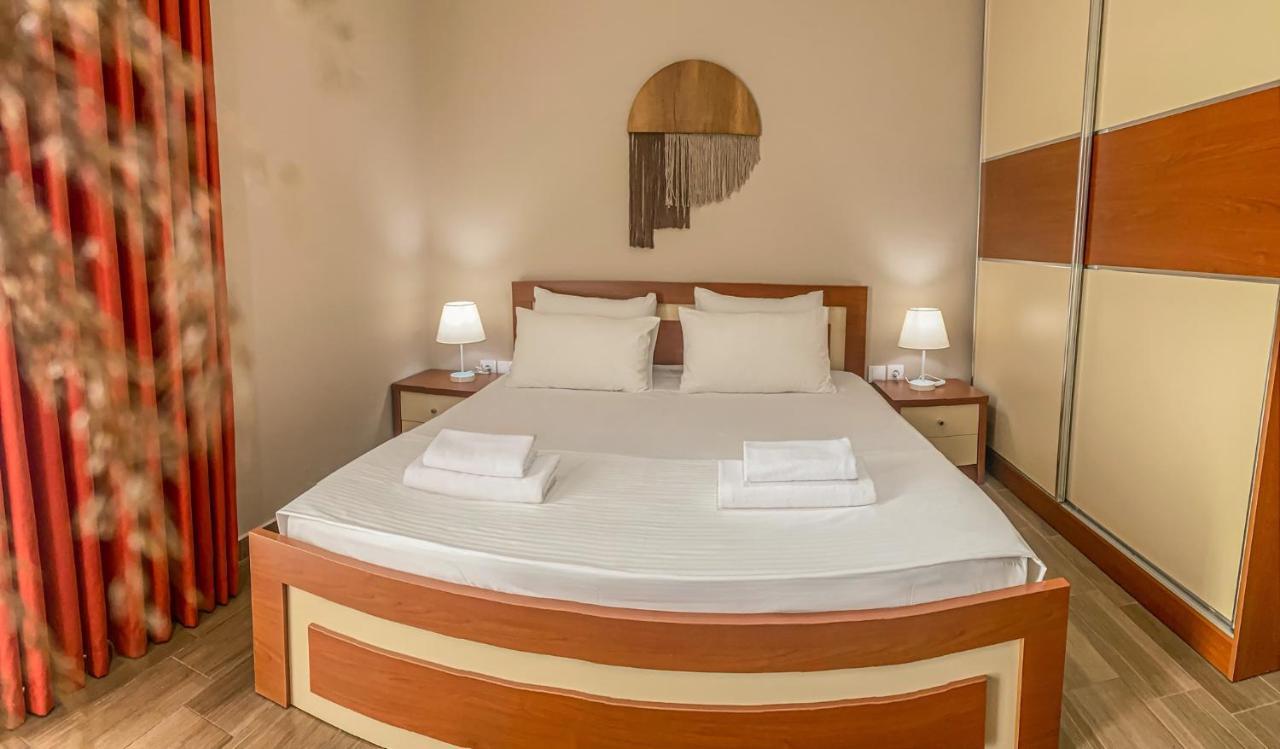 Aljur Hotel Himare Buitenkant foto
