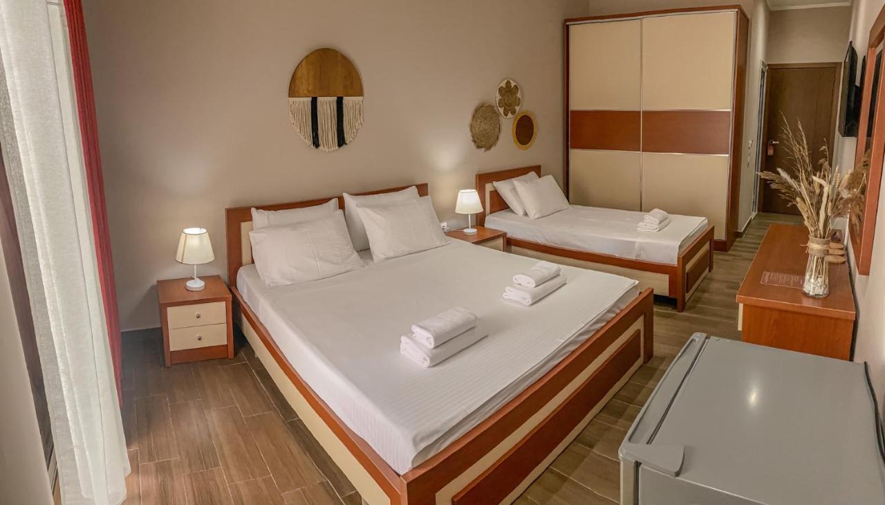 Aljur Hotel Himare Buitenkant foto