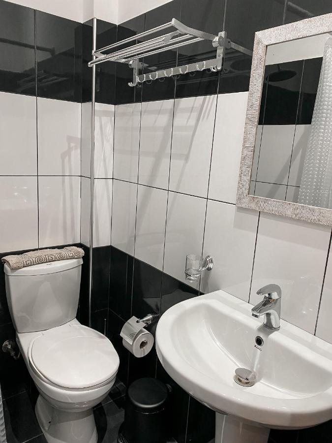 Aljur Hotel Himare Buitenkant foto