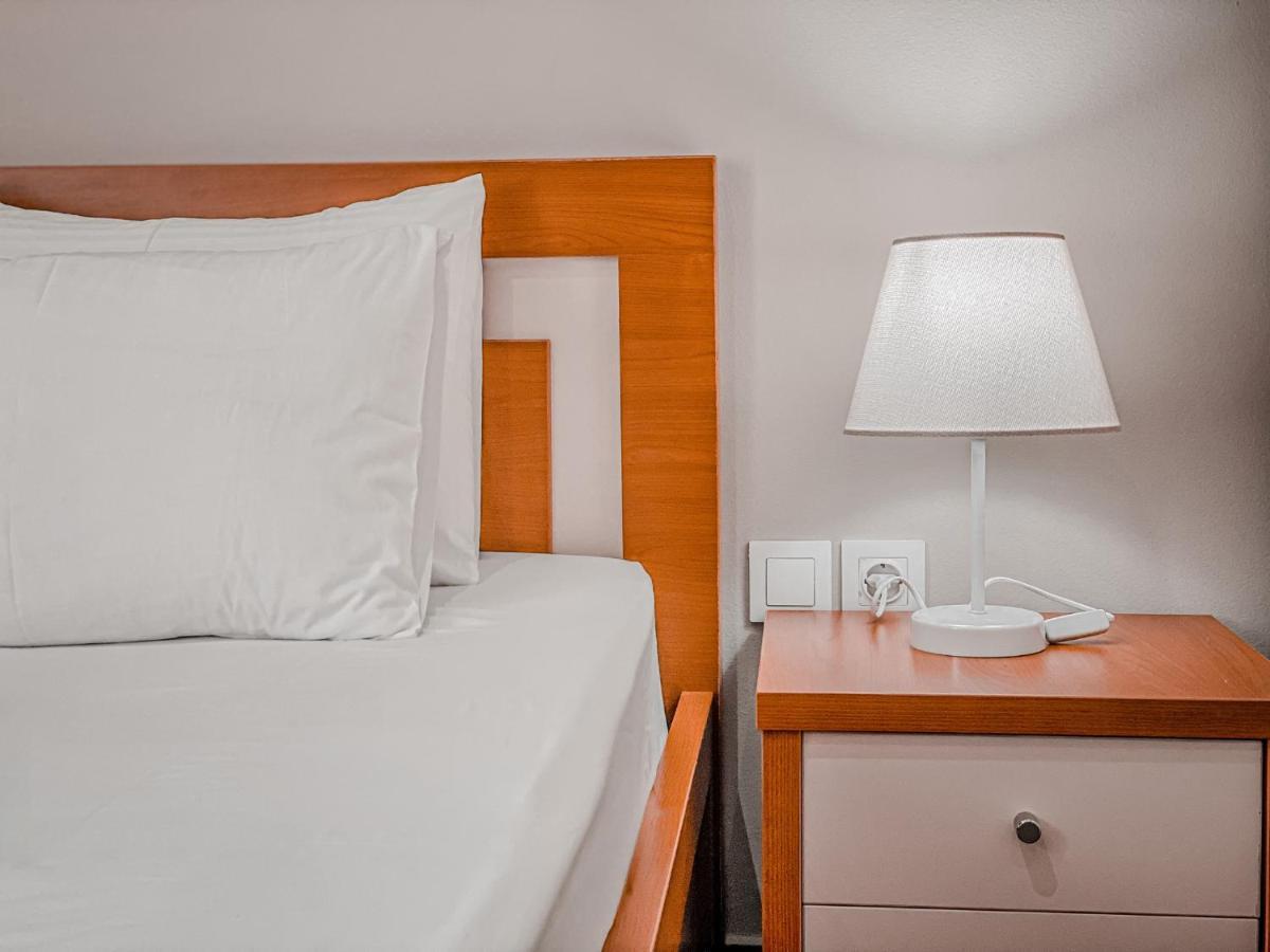 Aljur Hotel Himare Buitenkant foto