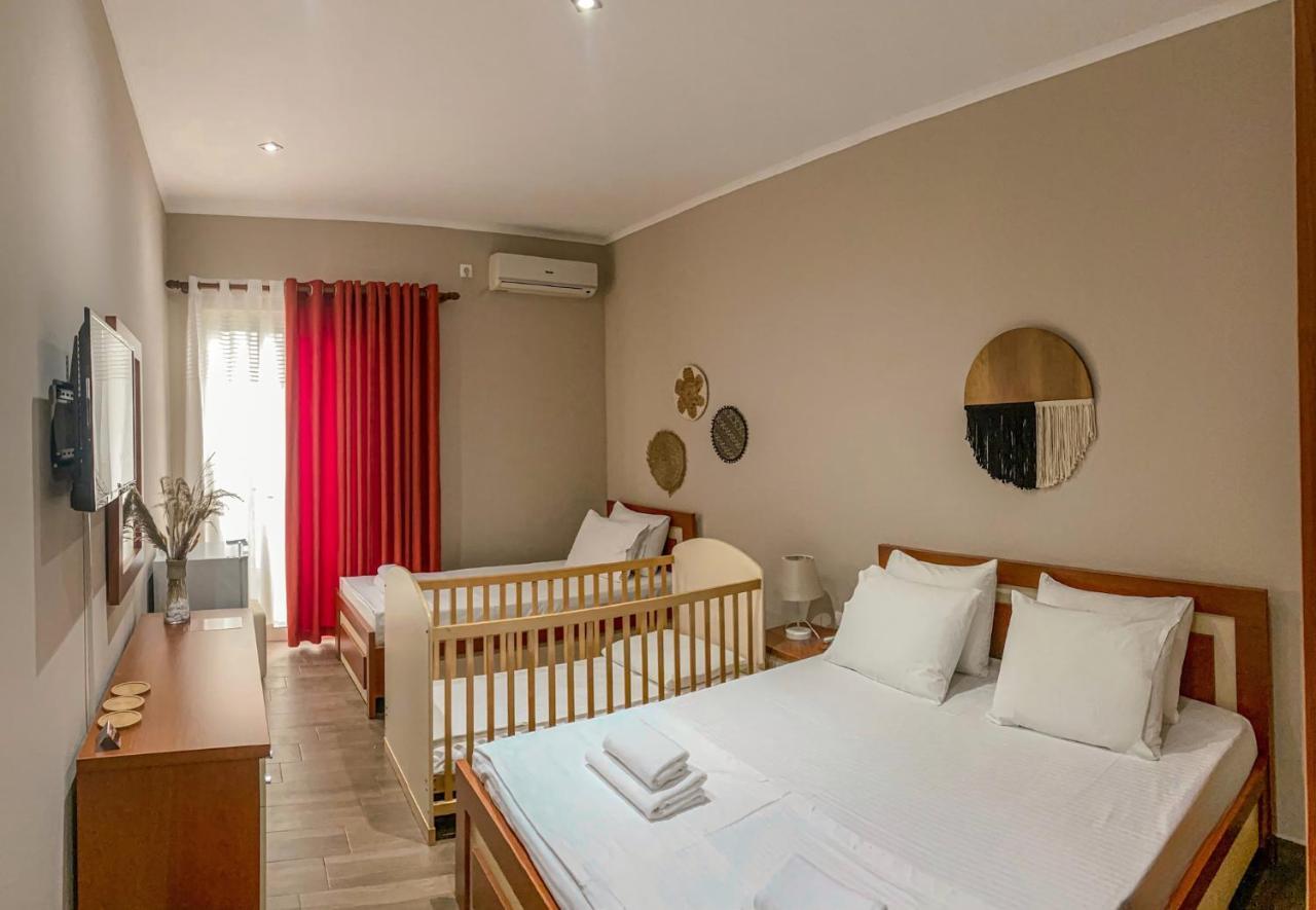 Aljur Hotel Himare Buitenkant foto